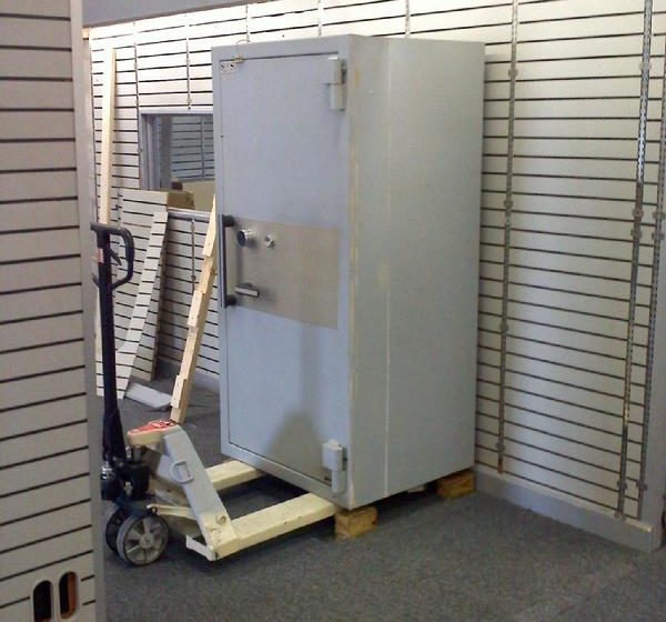 TL-30 on blocks pallet jack ready to pick up