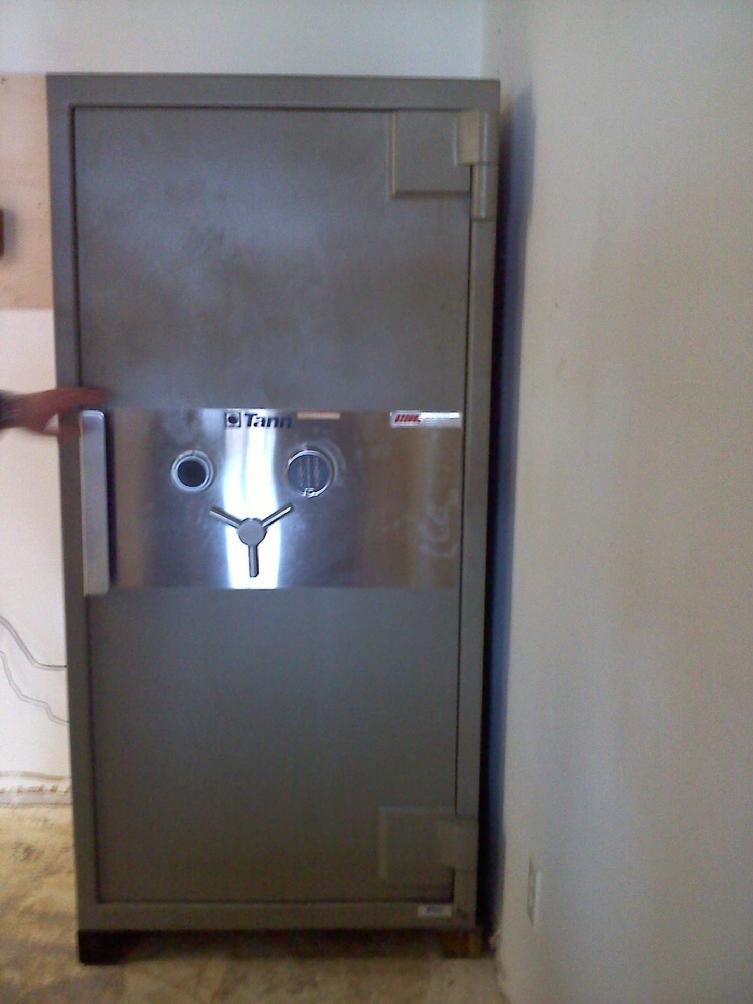John Tann tl30 jeweler's safe in place in new store