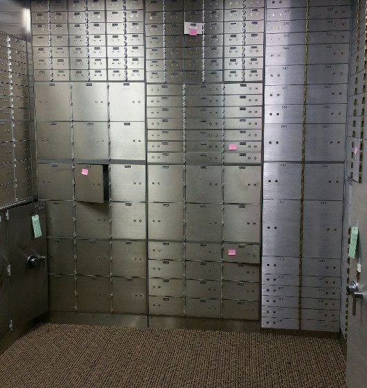 bank move 6 530x560 - Today we removed from a bank that closed a TL-15 rated night depository safe, a TL15 rated cash safe and all of the safe deposit boxes from the vault
