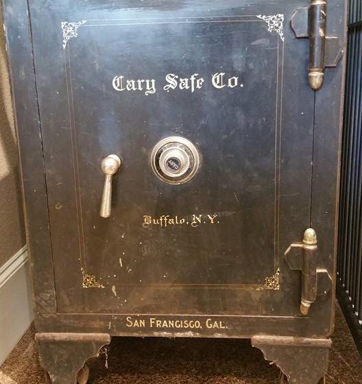 safe move 1 11 528x560 - Antique Carey Safe We Moved Into A New Home